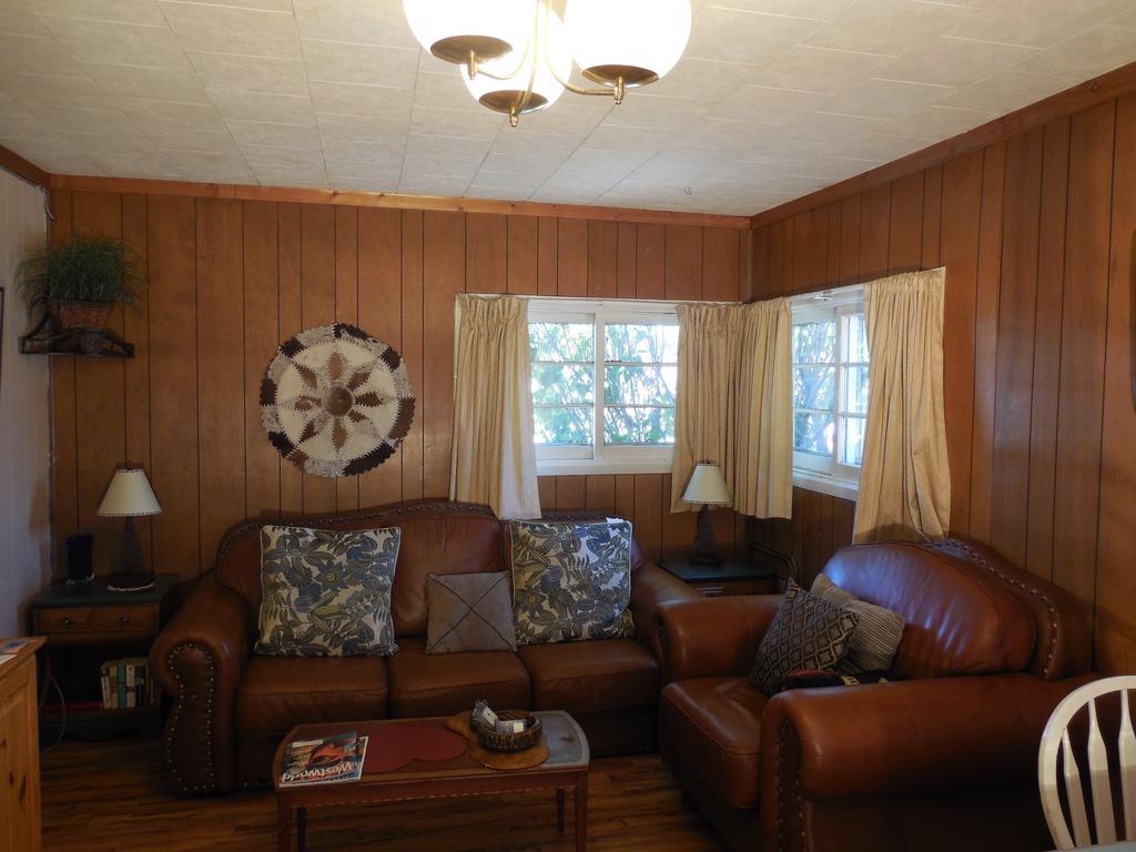 Tel-A-Friend Motel Vernon Bagian luar foto