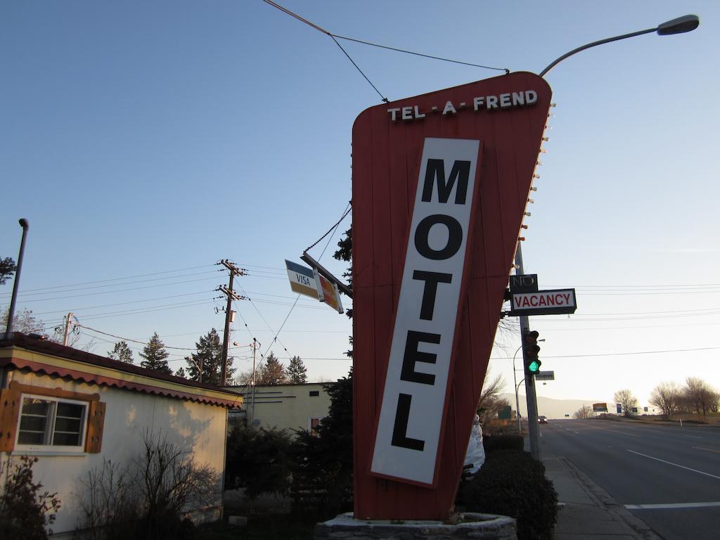 Tel-A-Friend Motel Vernon Bagian luar foto